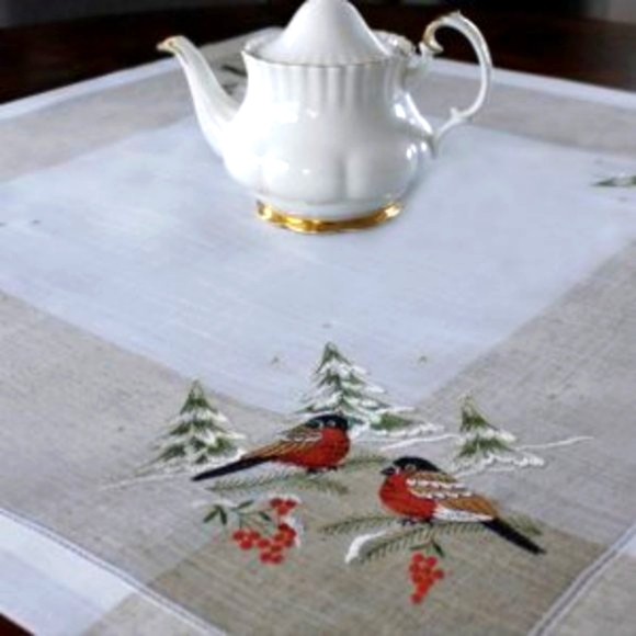 Laurie-Anne Other - Winter Robins Tablecloth (36x36 in. Square), NEW